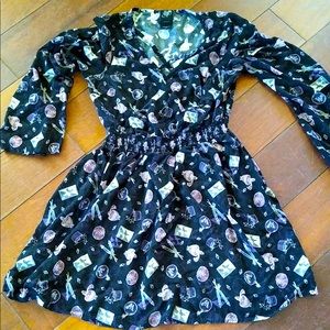 Harry Potter Hot Topic Weasleys’ Wizard Wheezes Cosplay Dress Juniors Medium.